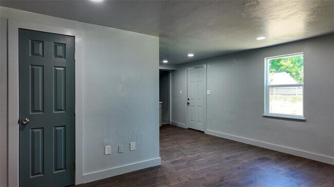 Foto del edificio - 5717 S Francis Ave