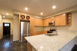 Building Photo - 72 NE Hadley Way