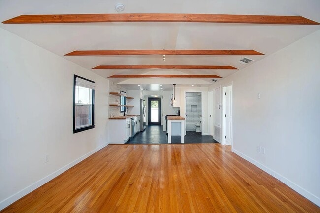 Foto del edificio - 2956 Finch St
