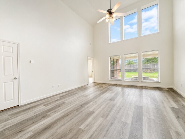 Foto del edificio - 7219 Brookville Ln