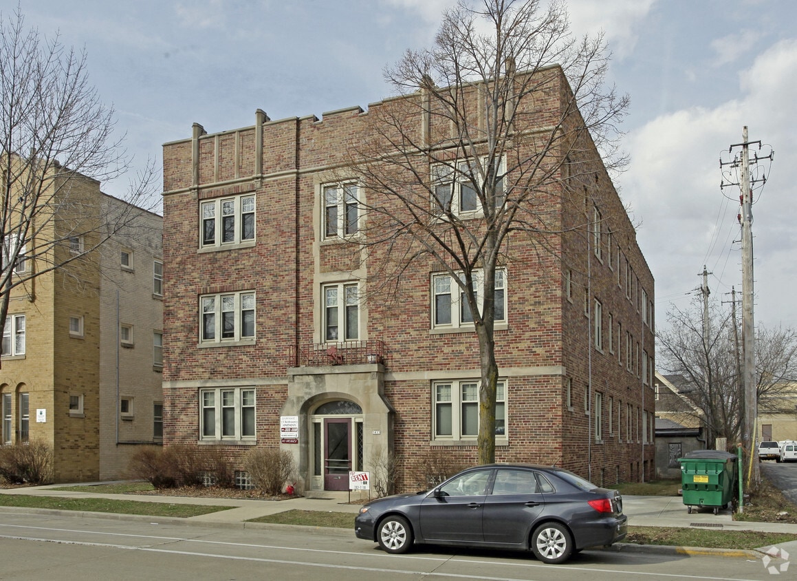 Primary Photo - 3833 N Oakland Ave