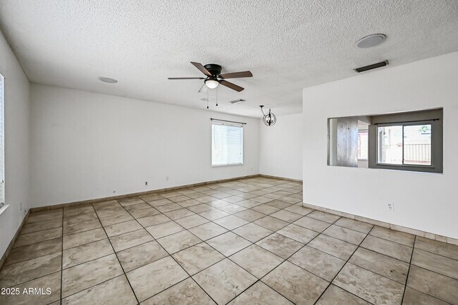 Foto del edificio - 1622 E St Anne Ave