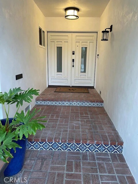 Foto del edificio - 7403 Alverstone Ave