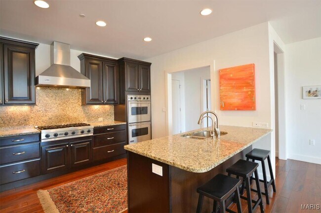 Foto del edificio - 6451 Clayton Rd
