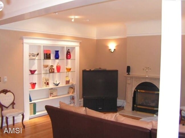 Building Photo - 2 br, 1.5 bath House - 1115 Lincoln Way