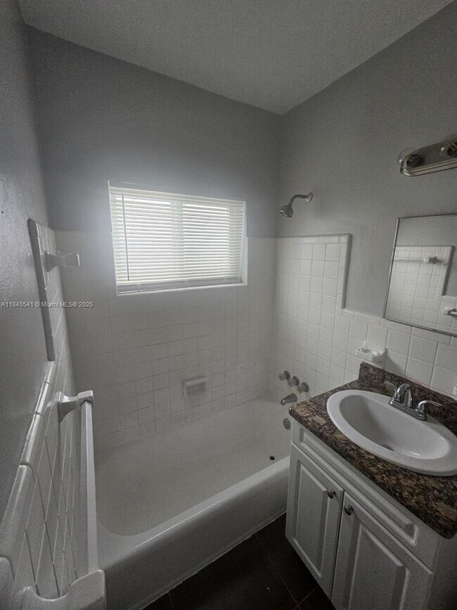 Foto del edificio - 521 NE 82nd Terrace