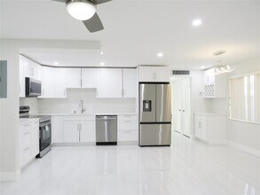 Building Photo - 343 Normandy Ln