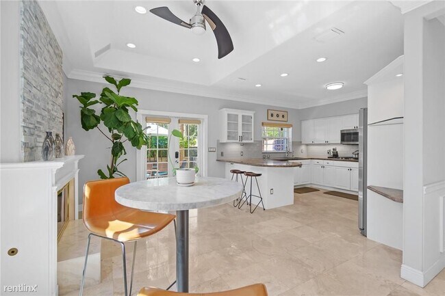 Foto del edificio - 4 br, 2.5 bath Townhome - 370 NE 7th Ave #...