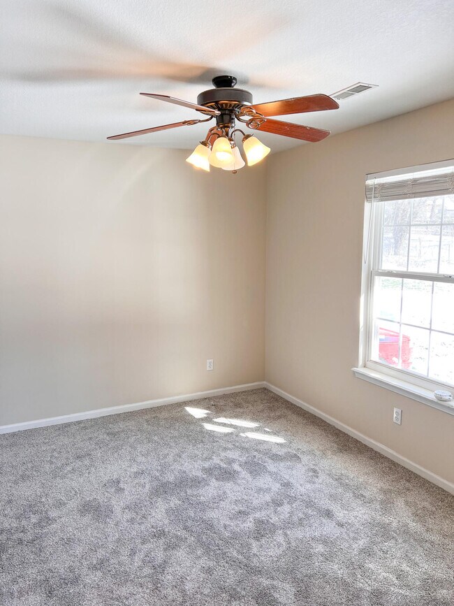 Foto del edificio - 1234 Evergreen Cir