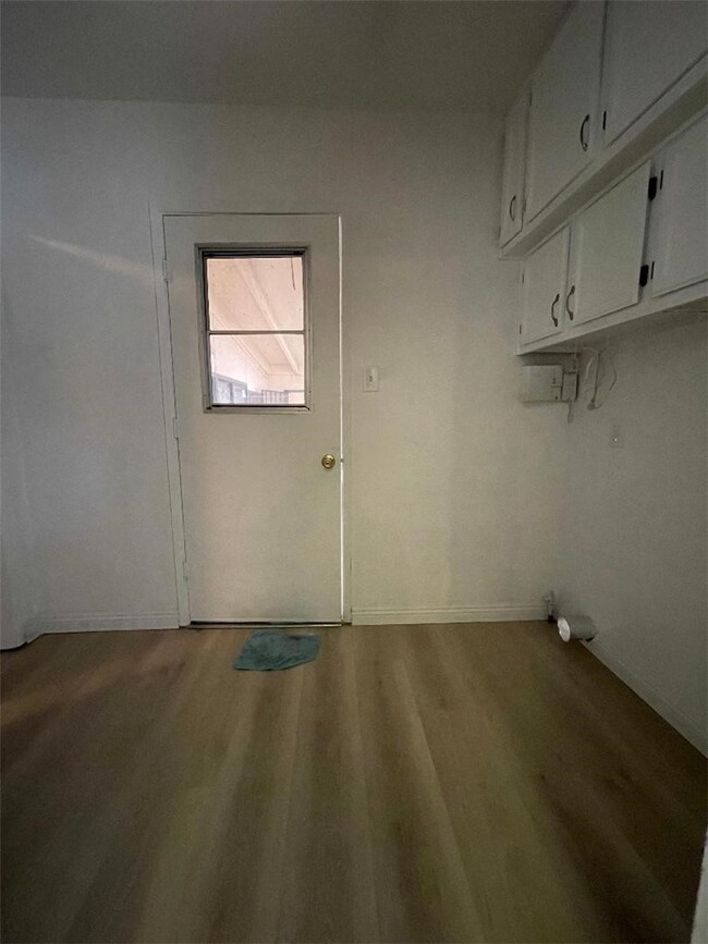 Building Photo - 251 E 43rd St
