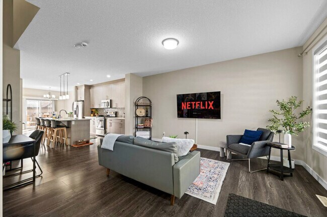 Building Photo - 10755-10792 92 St NW