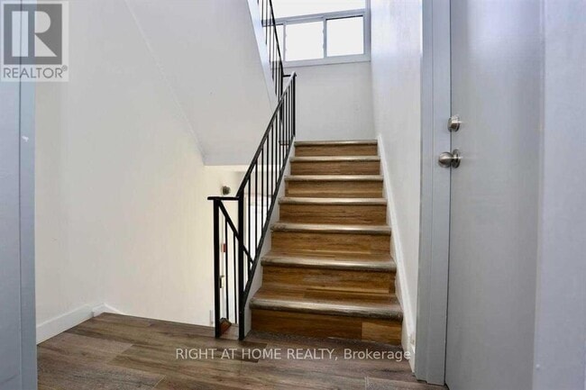 Building Photo - 394 Thiel St