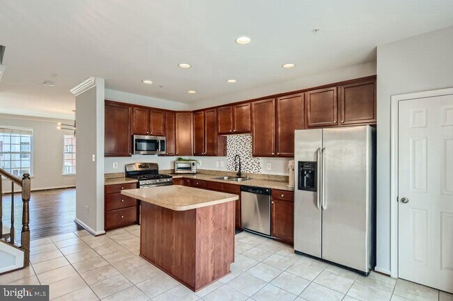 Foto del edificio - 8333 Stickley Ct