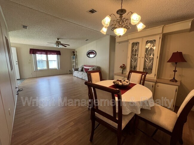 Foto del edificio - 38202 Woodgate Ln