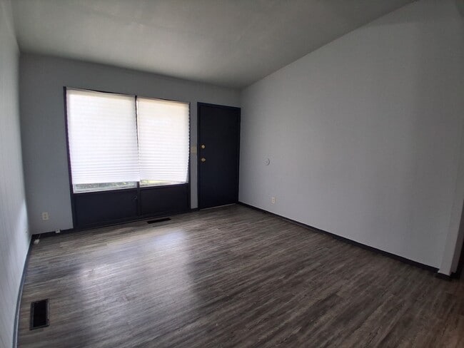 Building Photo - 1206 James Pl