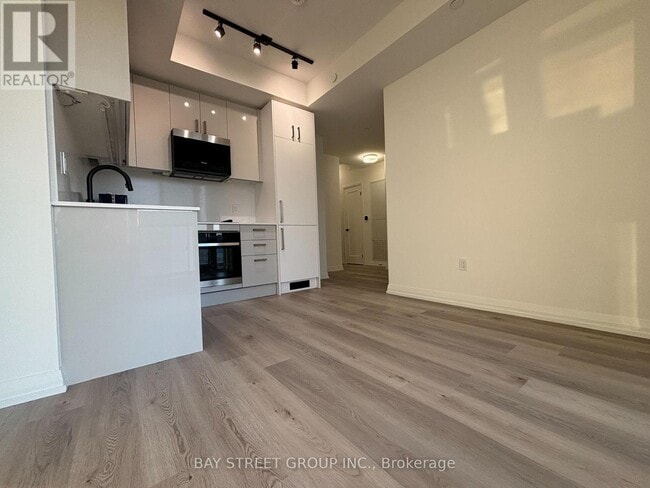 Photo du bâtiment - 280-1280 Dundas St W