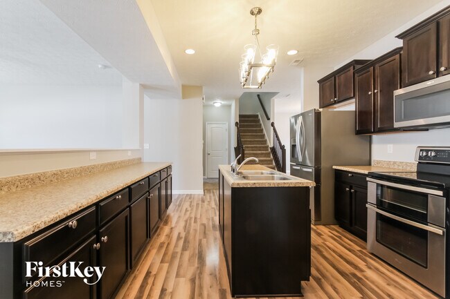 Building Photo - 770 Carolina Way