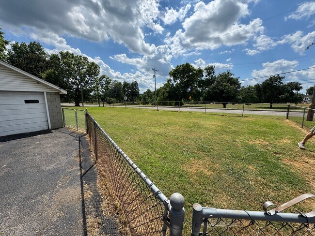 Foto del edificio - FOR LEASE- SINGLE-FAMILY HOME NEAR SYLVAN ...