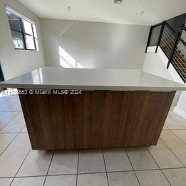Building Photo - 4 br, 3.5 bath House - 8058 NW 105th Ct # ...