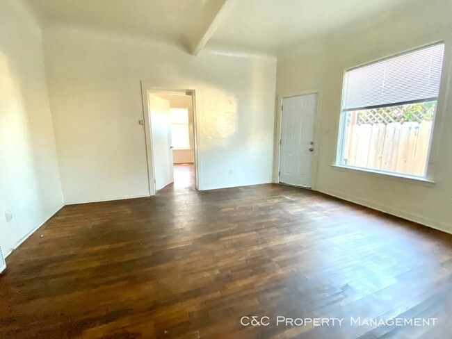 Foto del edificio - 6 Orange Dr