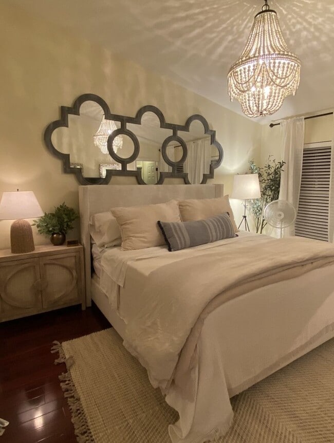 Building Photo - ** 3/2.5 TOWNHOUSE AVAILABLE FOR SEASON **...