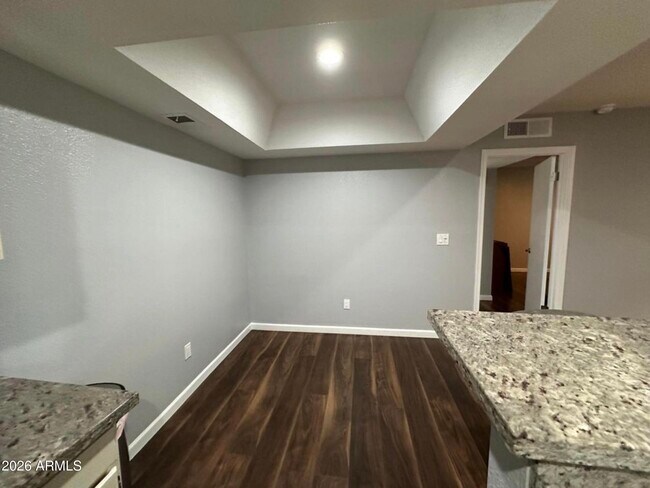 Foto del edificio - 10610 S 48th St