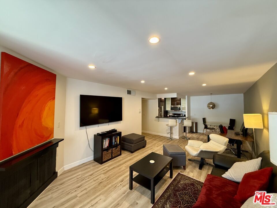 Primary Photo - 8530 Holloway Dr