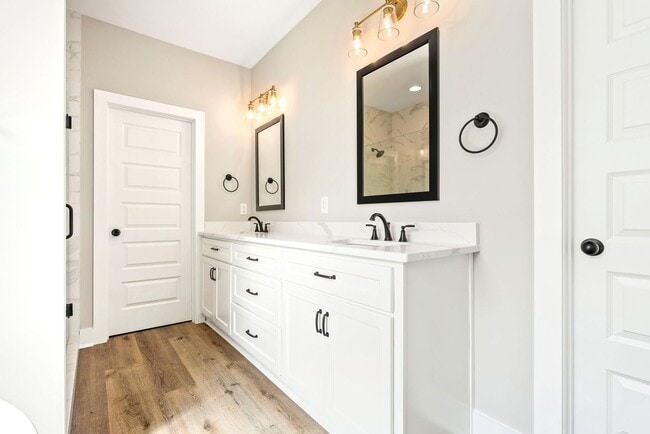 Foto del edificio - Available now! New Spacious 3 br 2.5 Ba with private 2 car garage, covered patio and fenced in ba...