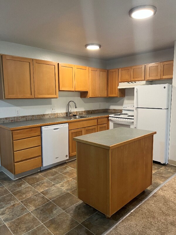 Building Photo - 17250 SW Heritage Ct