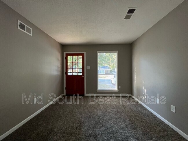 Building Photo - 1904 Alta Vista Ave