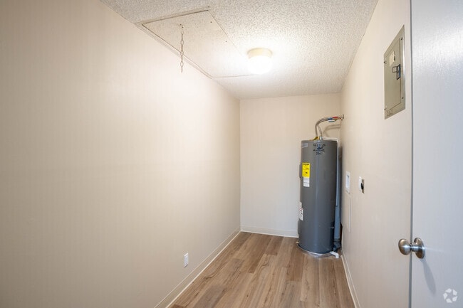 1BR,1BA - 576SF - Laundry Room - Woodbine Apartments