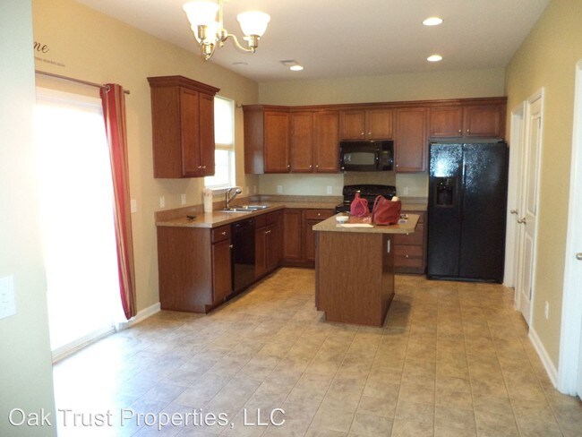 Building Photo - 4 br, 2.5 bath House - 2922 Shadow Lane