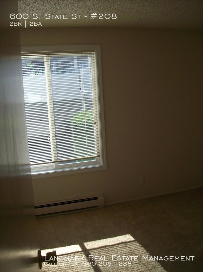 Building Photo - Beautiful State St. condo with ocean views!