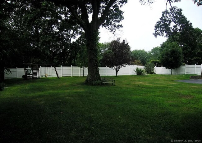 Building Photo - 28 Lloyd Rd