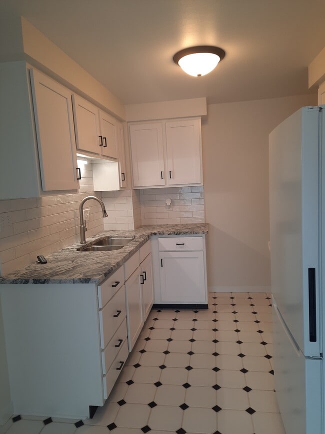 Kitchen - 3439 Finger Rd
