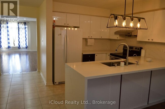 Building Photo - 319 Aspendale Cres