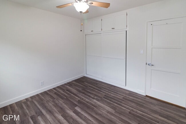 Building Photo - 1614 N Hollywood Way