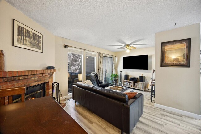 Building Photo - Charming ground floor 2 bedroom in a great...