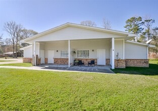 Building Photo - 3 Magnolia Ln