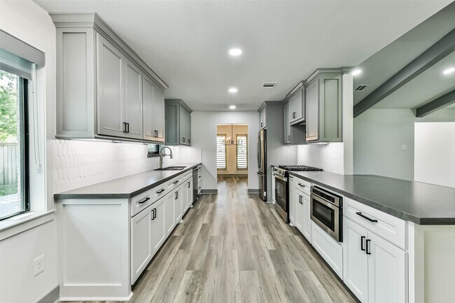 Foto del edificio - 4102 Honey Oaks Dr