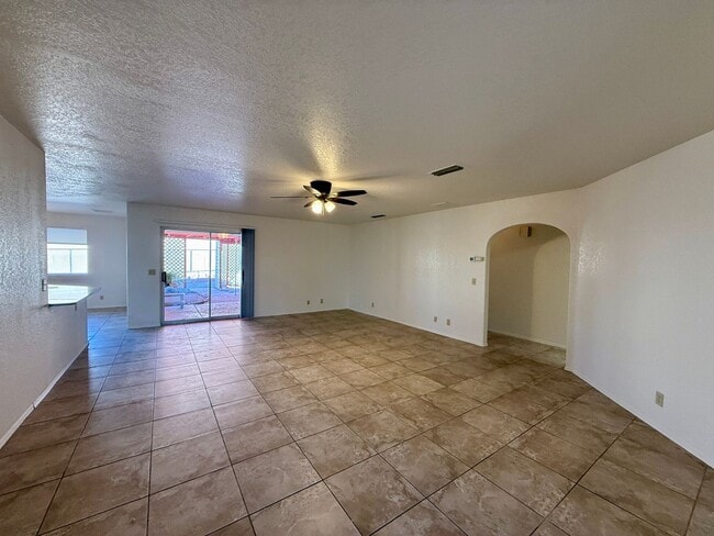 Building Photo - 3167 Daytona Ave