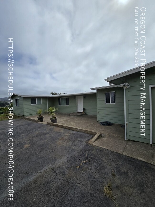 Building Photo - 4 NE Williams Ave