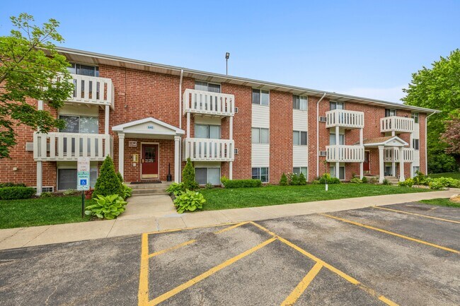 Building Photo - 670 E Liberty St