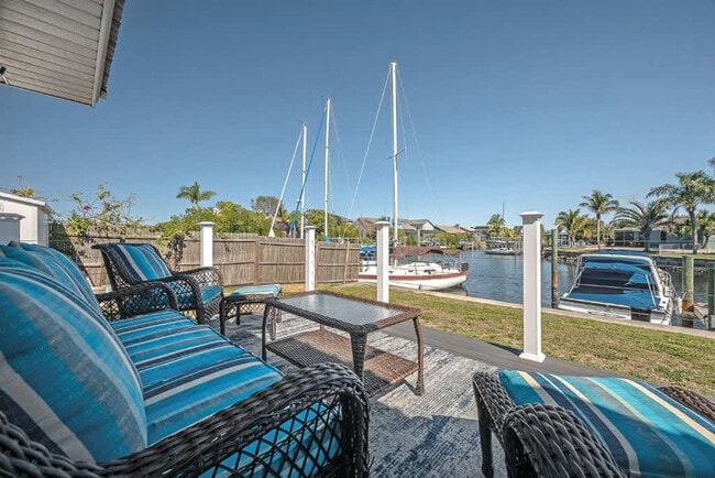 Building Photo - 1053 Apollo Beach Blvd