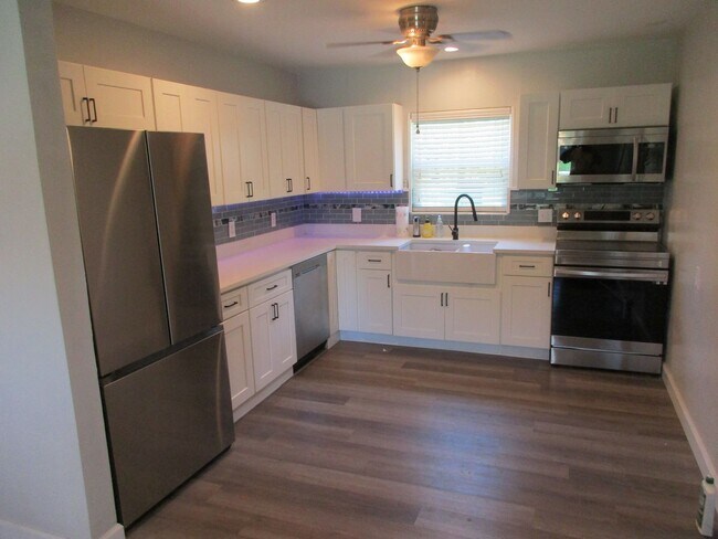 Foto del edificio - Fully Remodeled Block Home
