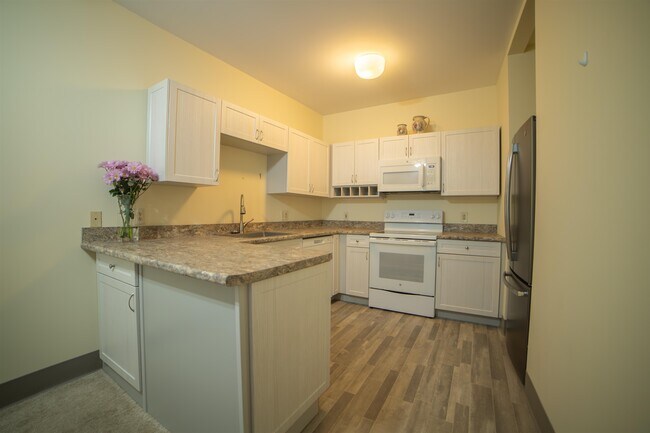 Building Photo - 70 Arbor Hill Cmns