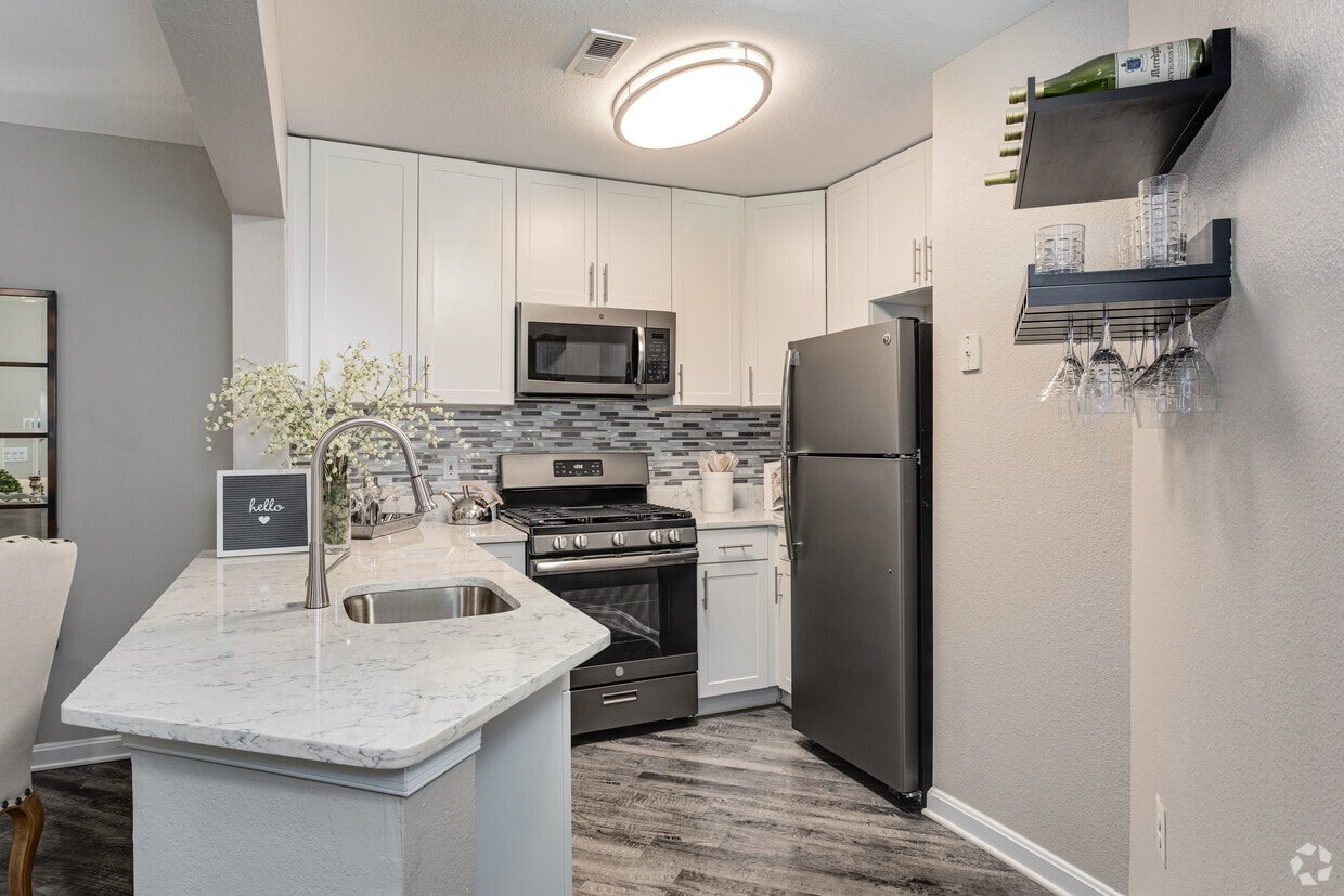 Ashford Meadows Apartments in Herndon, VA