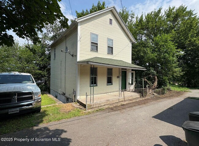 Foto del edificio - 1815 Cedar Ave