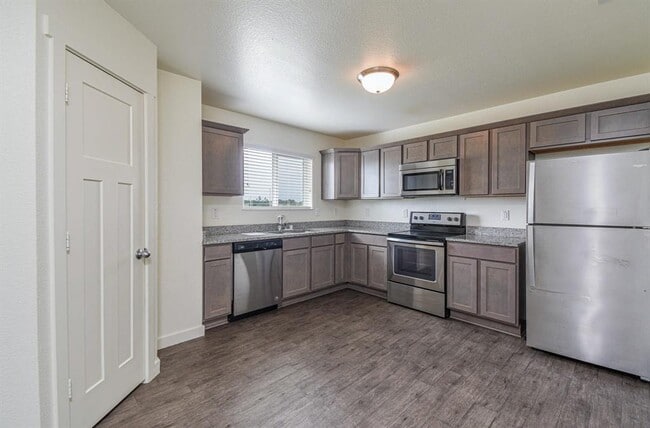 Foto del edificio - 21155 Gosling Rd