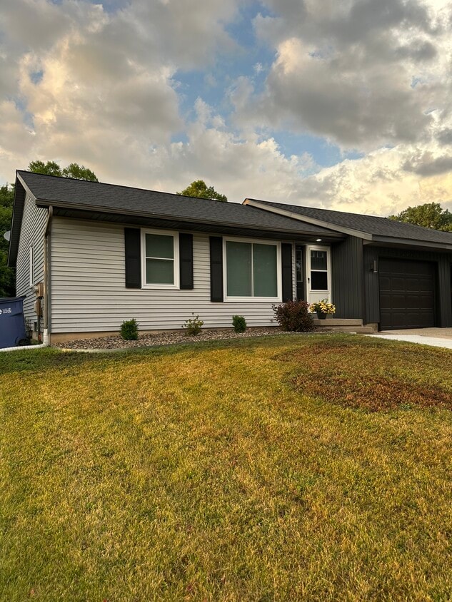 Primary Photo - 2571 Woodmeadow Dr SE